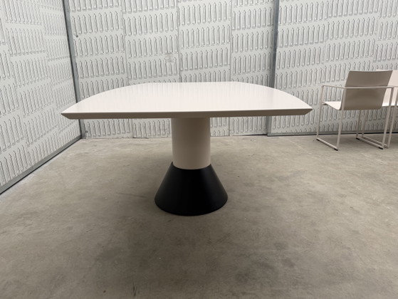 Image 1 of Mesa de comedor Arco Balance - Dune (crema) - Arnold Merckx