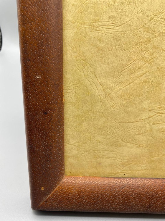 Vintage caramel brown grained leather photo frame with easel – Decorative Objects, Metal (photo 4 of 7)