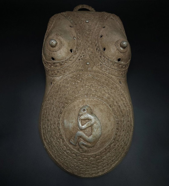 Image 1 of Arte africana • Maschera per il ventre Ndimu • Makonde • Tanzania • Alluminio