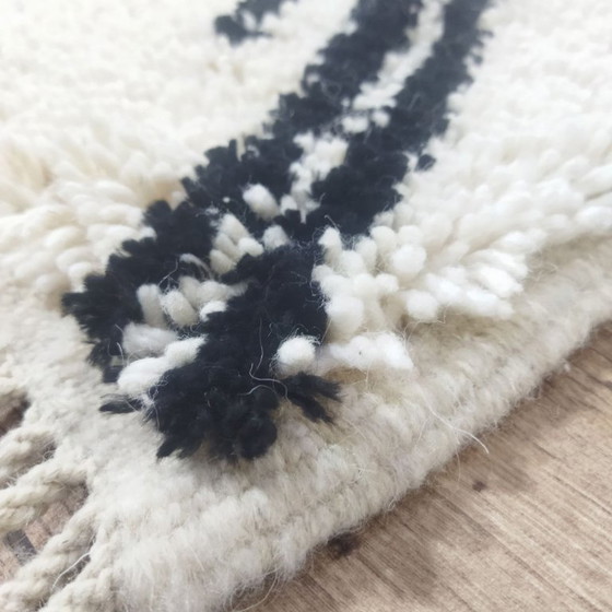 Image 1 of Authentiek Marokkaans Azilal Berber tapijt – Natuurlijke wol – 150 x 100 cm