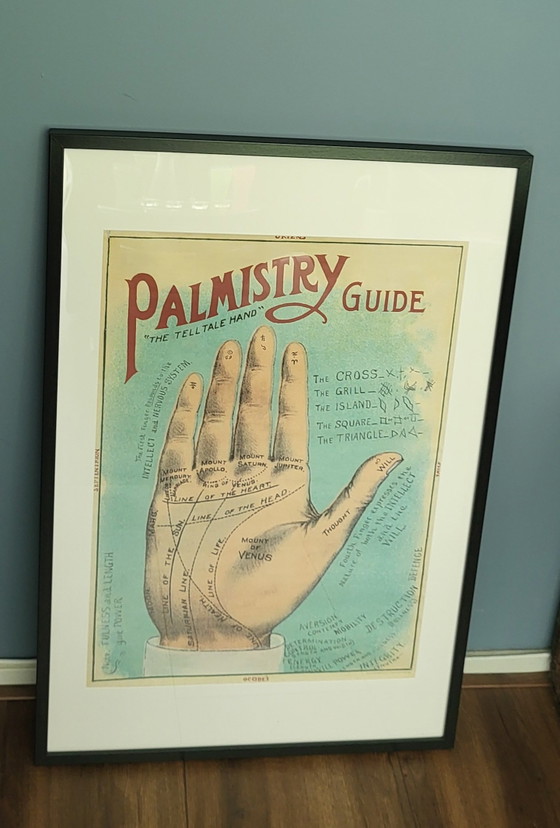 Image 1 of Affiche encadrée du guide vintage de chiromancie « la main révélatrice ».