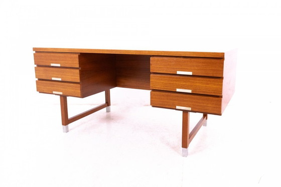 Image 1 of Teakhouten bureau, Eigil Petersens Mobelfabrik, Denemarken, jaren 1960.