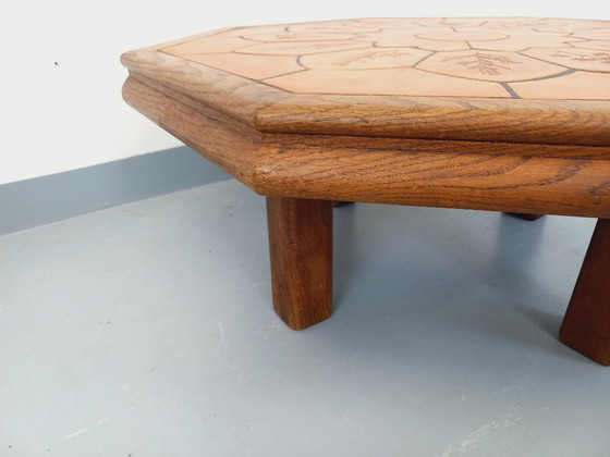 Image 1 of Tavolino ottagonale Barrois con motivi vintage da erbario in legno di rovere e ceramica Vallauris degli anni '60 e '70.