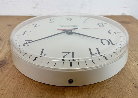 Image 1 of Vintage kantoorwandklok van Elektročas, jaren 90.