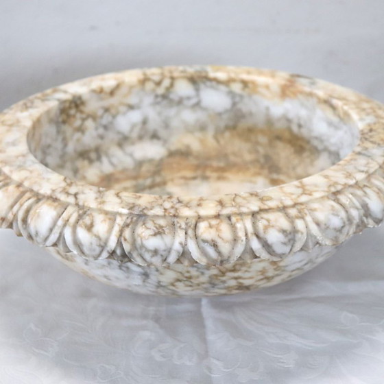 Image 1 of Baignoire ou lavabo circulaire en marbre, Italie, début du XXe siècle