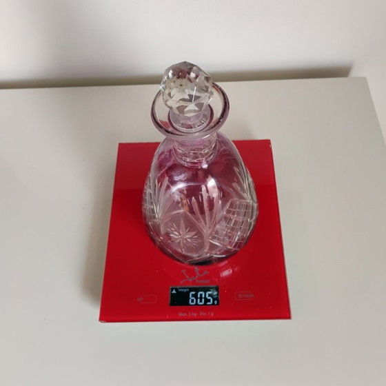 Image 1 of LICORERA O BOTE DE CRISTAL TALLADO DE COLOR LILA