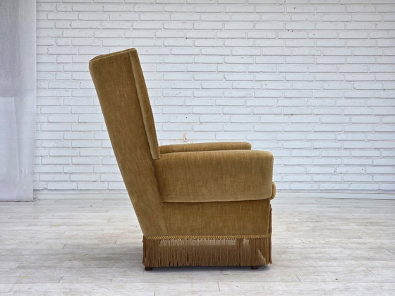 Image 1 of Deense fauteuil met hoge rugleuning uit de jaren 70, bekleed met honinggeel meubelvelours.