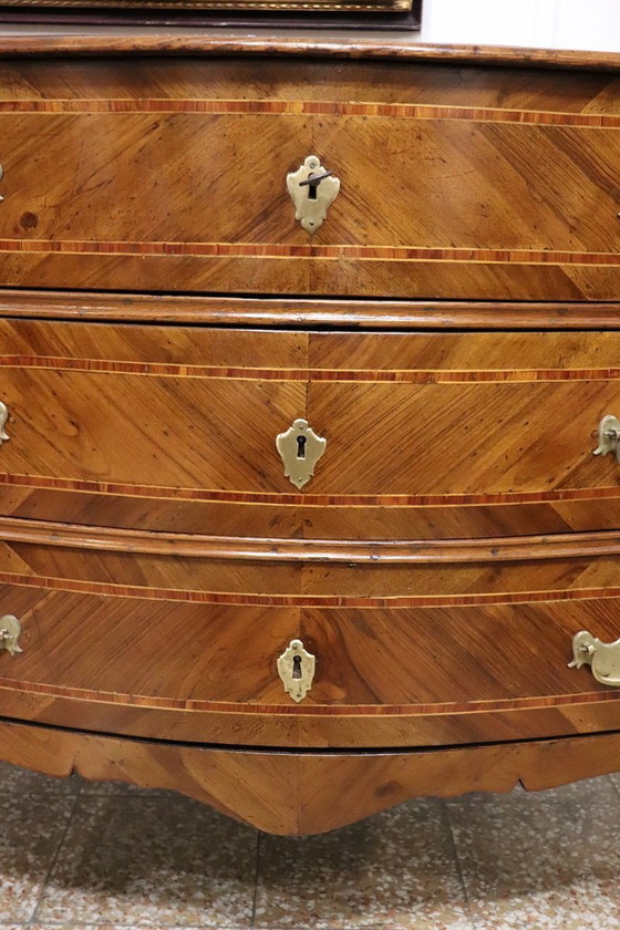 Image 1 of Cómoda antigua con incrustaciones de madera de frutal, Italia, siglo XVIII, restaurada