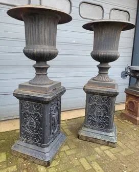 Grandi vasi antichi in ghisa su piedistallo, Mobili da giardino, Ferro, Nero, Vintage (foto 9 di 14)