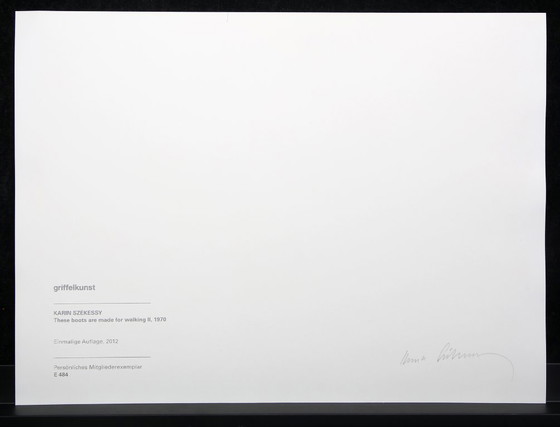 Image 1 of Székessy, Karin - Meisjes houden van stillevens - 6 originele z/w foto's - met de hand gesigneerd