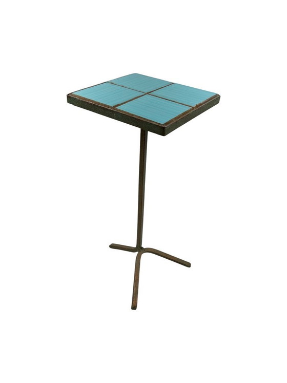 Image 1 of Moderne azuurblauwe bijzettafel van ijzer en tegels, Frankrijk jaren 1960