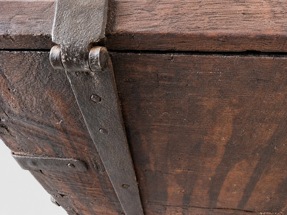 Image 1 of Baule/cassapanca antico in rovere con coperchio arcuato - XVII/inizio XVIII secolo