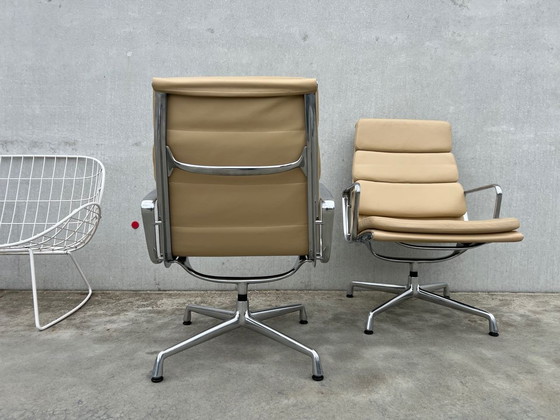 Image 1 of 2 sillones de cuero Vitra Eames EA216