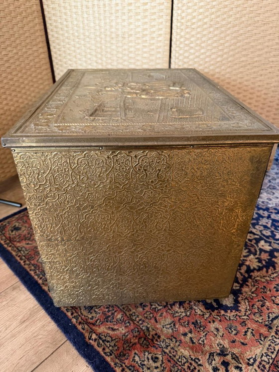 Messing-Aufbewahrungstruhe mit Relief holländischer Szenen, Aufbewahrungsschrank, Holz, Gold, Vintage (Foto 13 von 13)