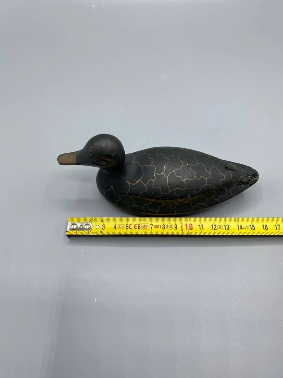 Antica scultura stilizzata di anatra in metallo patinato nero e oro. – Oggetti decorativi (photo 5 of 6)