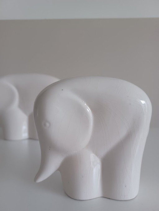 Sgrafo Style moderne. Duo d'éléphants. Vintage des années 60. Minimaliste. Céramique.