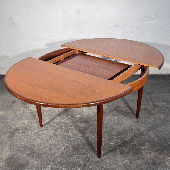 G-Plan Round Extendable Teak Dining Table, 1960s – Wood (photo 6 of 20)