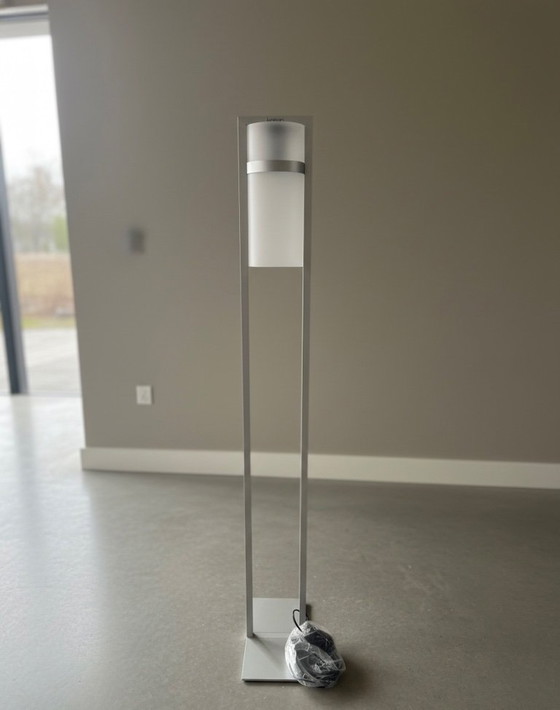 Image 1 of Exclusive Kreon Floor Lamp Aluminum & Matte Glass – Eye-catcher