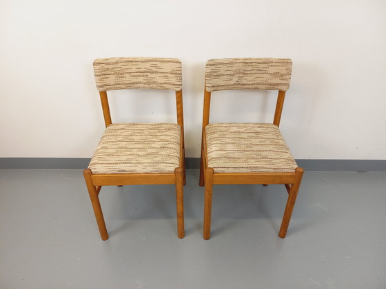 Image 1 of Paar vintage Baumann stoelen van hout en stof uit de jaren 70