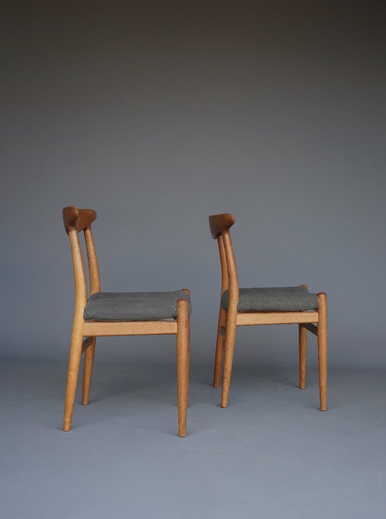 Hans J. Wegner W2 Chairs in oak for C.M. Madsen, 1960s. Set