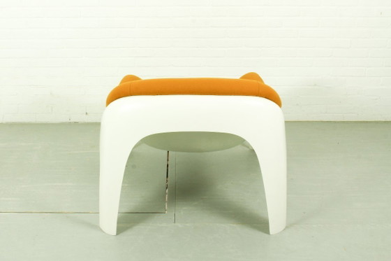 Image 1 of Exclusiva tumbona de fibra de vidrio de la era espacial diseñada por Sergio Mazza para Artemide.