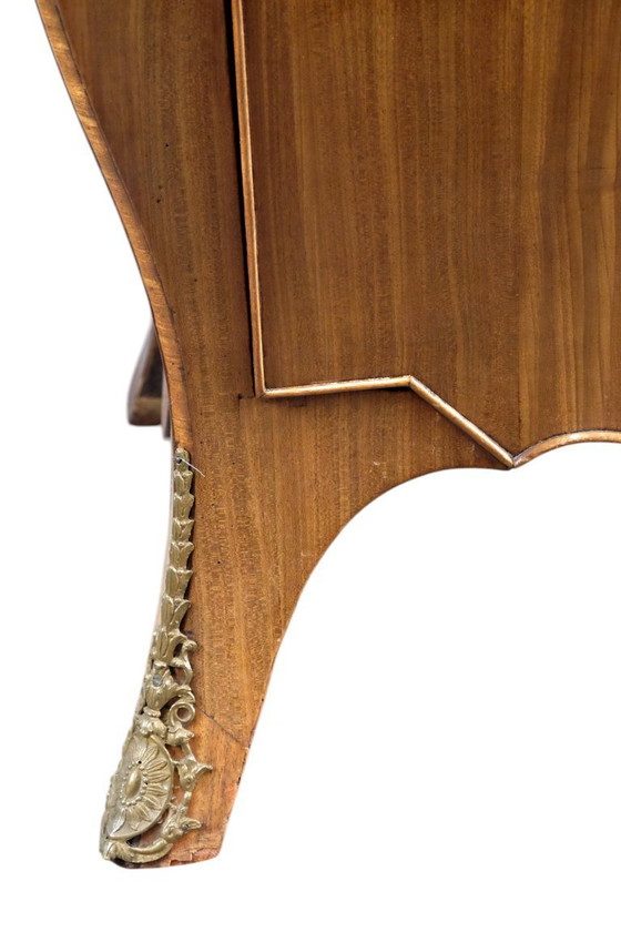 Image 1 of Cabinet de style Louis XV, milieu du XVIIIe siècle.