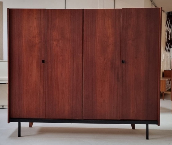 Image 1 of guardarropa de mediados de siglo