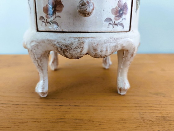 Image 1 of Antique round jewelry box