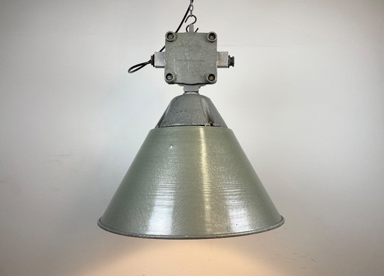 Image 1 of Industriële explosieveilige lamp met aluminium kap van Polam Wilkasy, jaren 70.