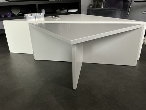Leolux 2 triangular coffee tables in various sizes