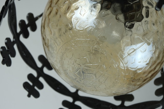 Image 1 of Exceptionnelle suspension en verre ambré des années 1970 avec structure en fer