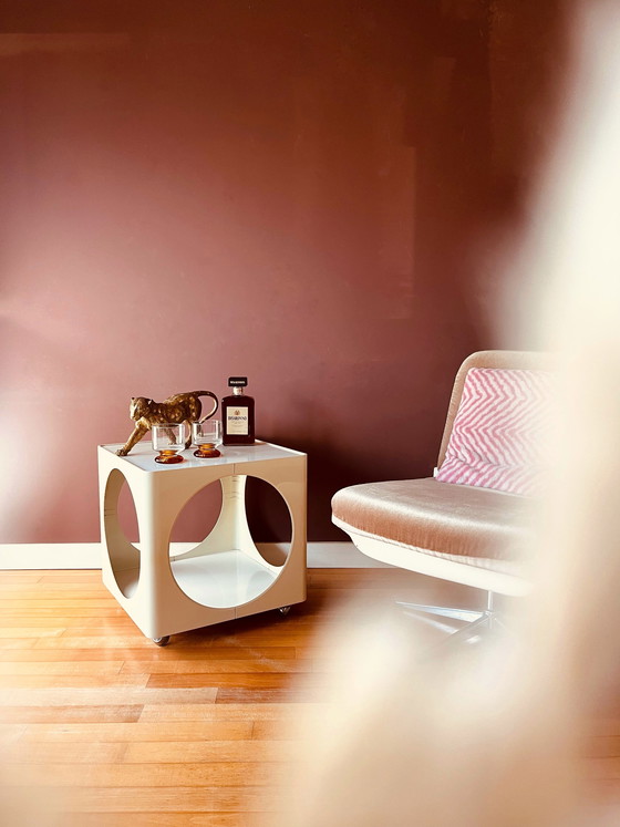 Image 1 of Space Age kubustafel