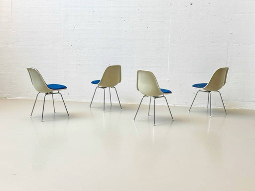Set aus 4 Stühle (Sidechairs) von Charles Eames für Hermann Miller, 1960er