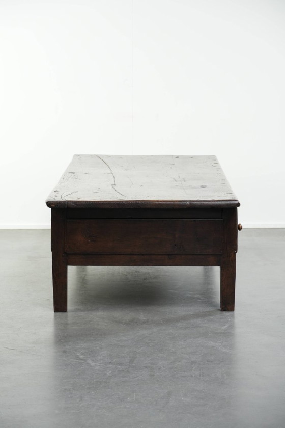 Image 1 of Großer antiker Couchtisch aus südeuropäischem Kastanienholz aus dem 18. Jahrhundert mit wunderschöner Patina