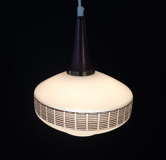 Image 1 of Vintage melkglazen hanglamp met hout, 1960s, mcm lamp, minimalistisch hallamp zwart wit glas