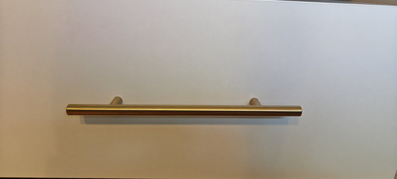 Image 1 of moderner TV-Schrank/Sideboard mit Eichenholzplatte und goldfarbenen Griffen