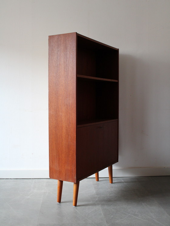 Image 1 of Vintage Deense boekenkast met klep