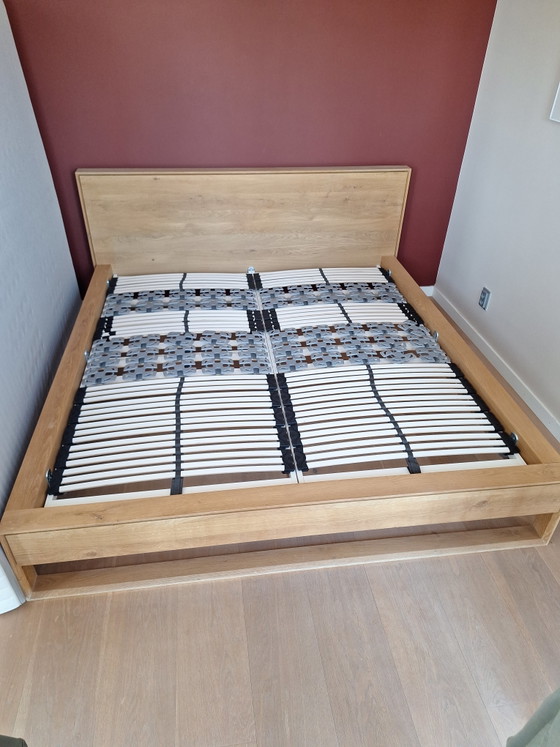 Massief eikenhouten design tweepersoonsbedframe, in perfecte staat. – interio, Tweepersoonsbedden, Wood (photo 4 of 5)