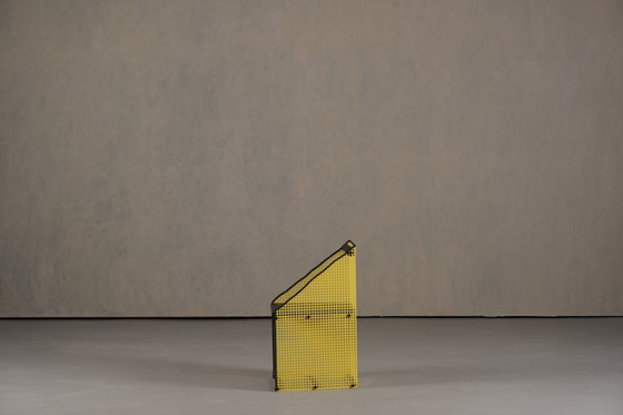Image 1 of Chaise Memphis vintage en métal jaune, par Peter Preller, Allemagne, années 1980