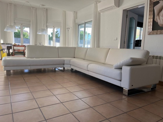 Image 1 of Rolf Benz EGO Ecksofa in weißem Leder mit zwei passenden Hockern – Neuwertiger Zustand