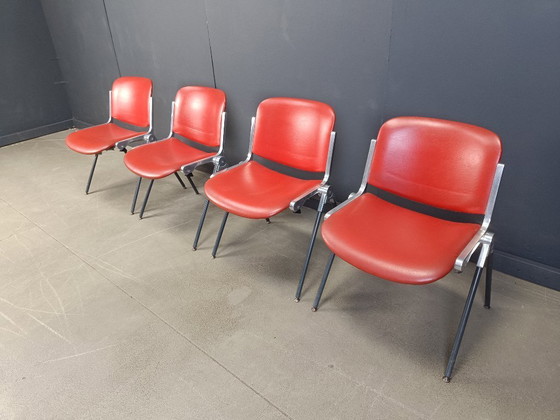 Image 1 of Vintage Italiaanse stapelbare eetkamerstoelen, 1970