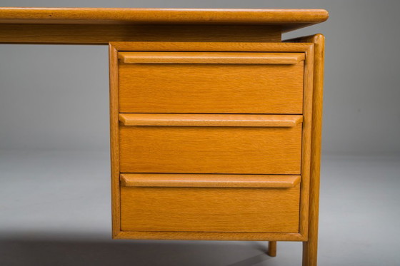 Image 1 of Freistehender Eichenschreibtisch von GV Møbler, Mid Century, 1970er Jahre