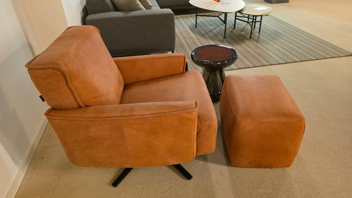 Poltrona girevole Musterring + pouf Togo Rost