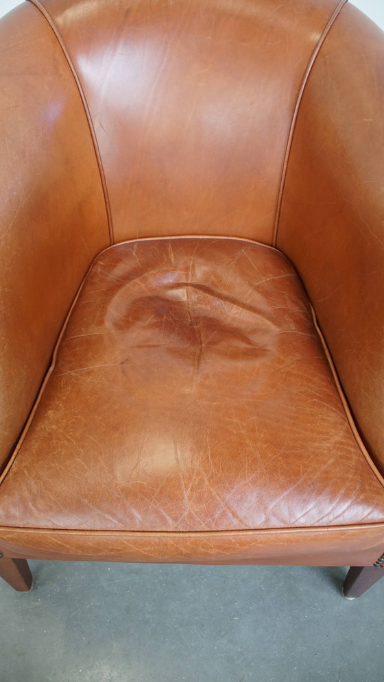 Image 1 of 2 x Cognacfarbener Rindsleder-Clubsessel mit dekorativem Nagelfinish