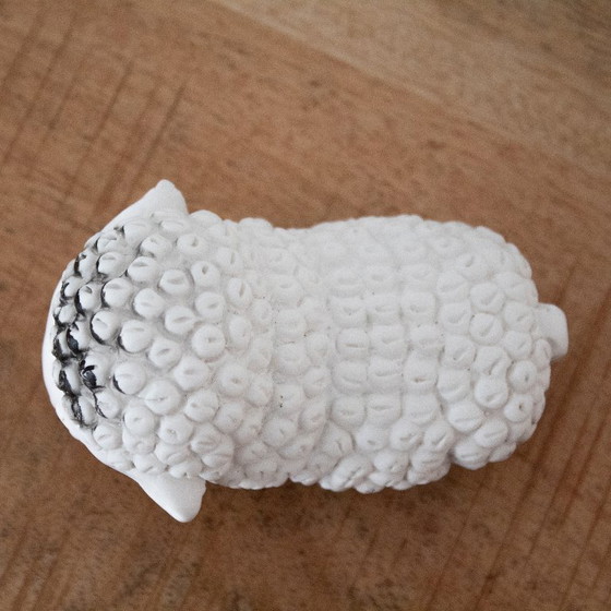 Image 1 of Figurine de mouton vintage faite à la main : un design unique et ludique