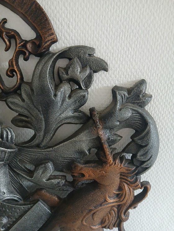 Image 1 of Placa con escudo de armas.