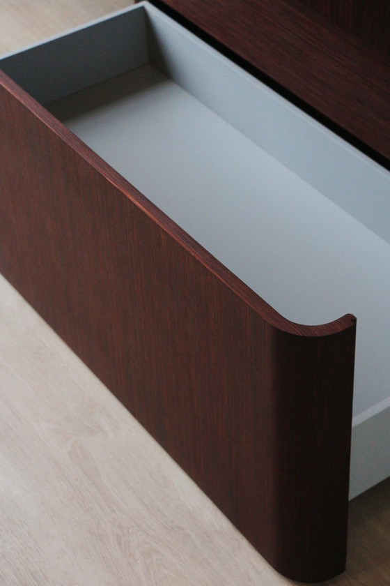 Image 1 of Vintage Italiaanse ladekast van wengéhout – ontwerp uit de jaren 70/80