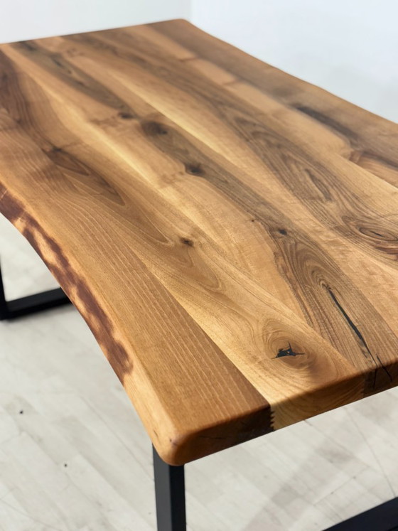 Image 1 of Massief houten eettafel van walnoothout / Tafel / Eettafel / Vergadertafel / Woonkamertafel / 180 cm breed