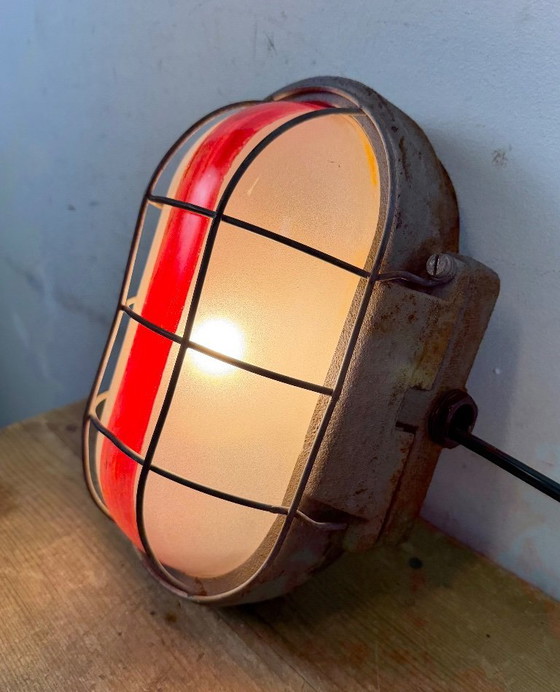 Image 1 of Grijze industriële gietijzeren wandlamp van Elektrosvit, jaren 60.