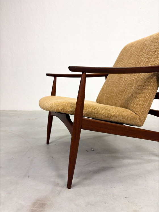 Image 1 of Poltrona vintage giallo ocra in stile danese